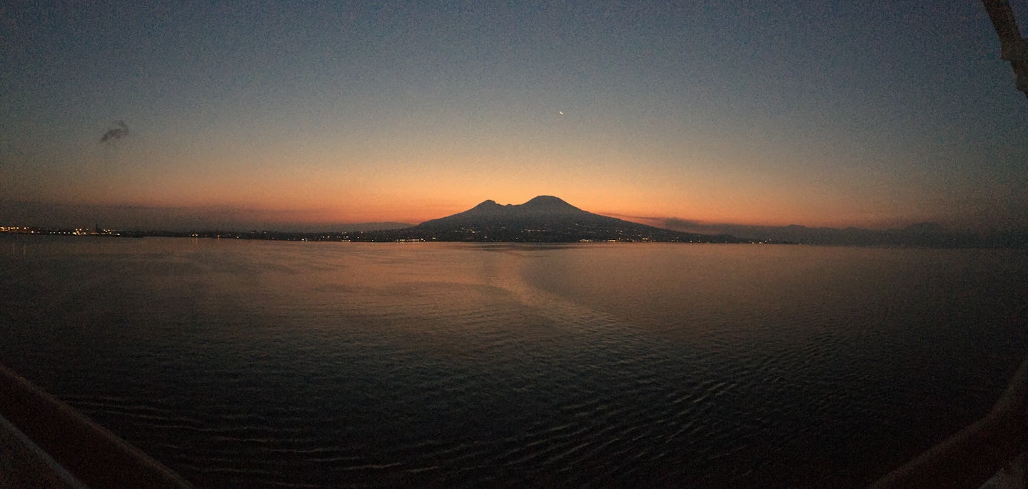 Naples, Mt Vesuvious!! Almafi coast excursion