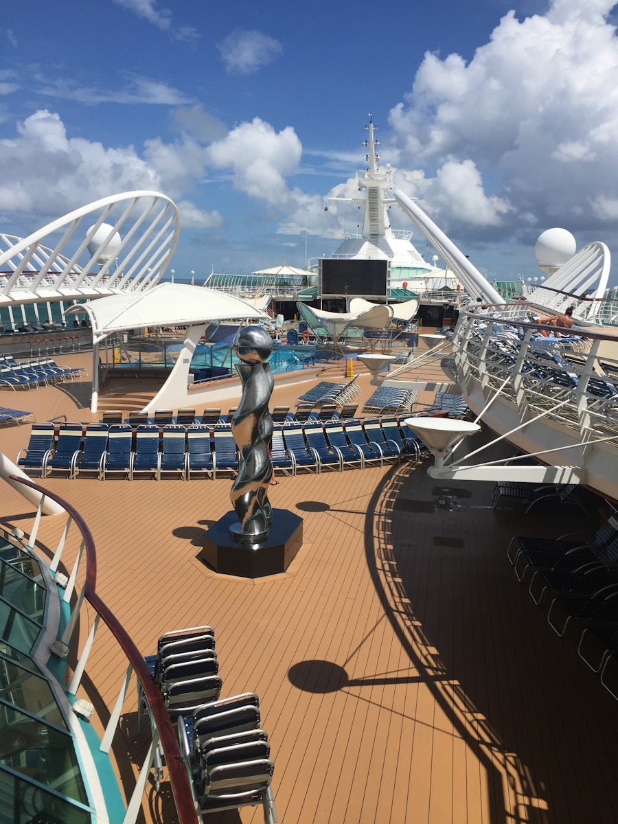 If you want to have the ENTIRE ship to yourself, stay on the shop when you get to Key West... This is a picture of the EMPTY pool, the solarium wasabi deserted , and we had the Windjammer all to ourselves! We were giddy with joy at having the whole ship to ourselves! Seriously, if you