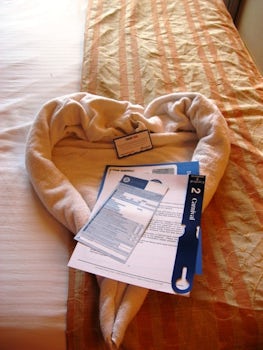 The last evening's towel - a heart, with a note from our steward, and t