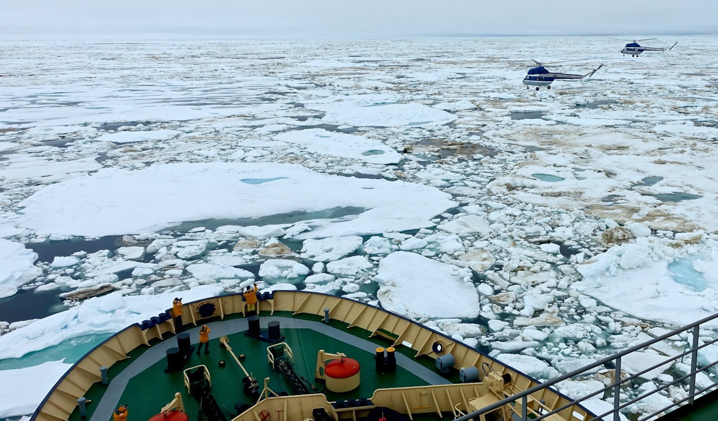 Breaking the ice of the Laptev sea , and the 2 helicos  on flight