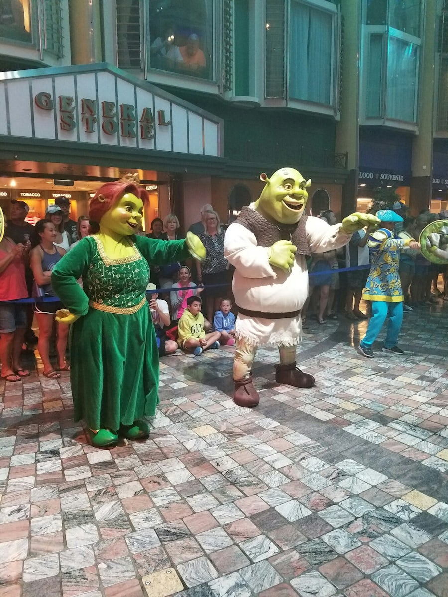 DreamWorks Move It! Move It! Parade