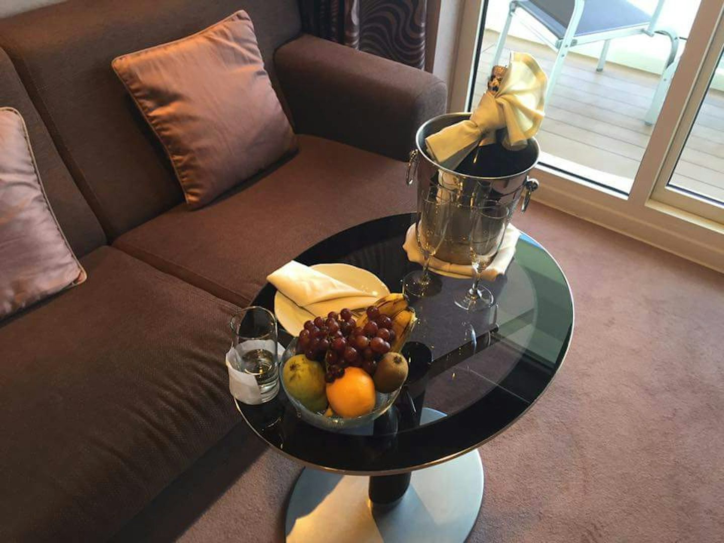 Champagne on arrival. Fresh fruit daily and a fully stocked minibar. WELCOM