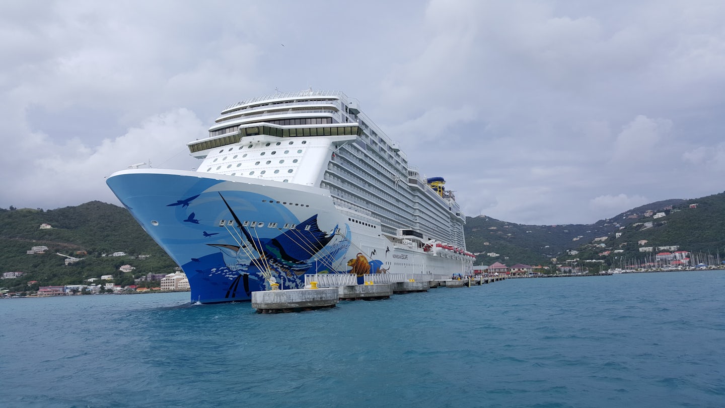 Coming back to Tortola, isn't she a great looking ship??