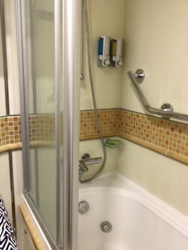 Bath tub and tile where clean with NO MILDEW.
