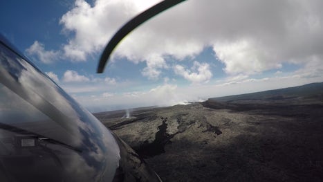 Helicopter in Hilo - flying to the active volcano