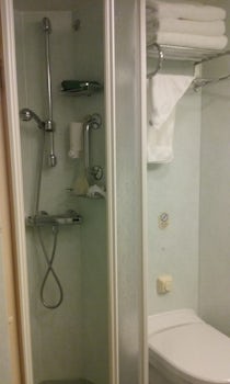 bathroom room 7200