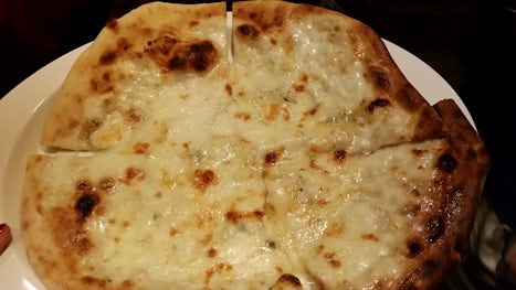 Pirate pizza, 4 cheese, lido aft
