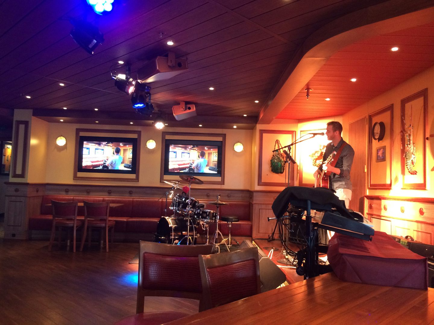 Red Frog Pub with live music