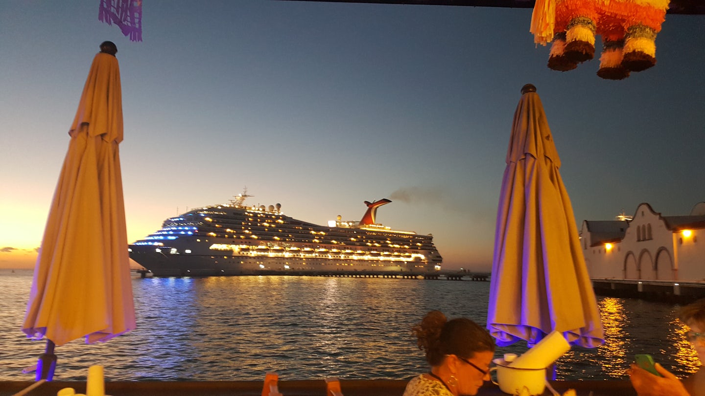 We had a overnight in Cozumel for our cruise.  Absolutely beautiful