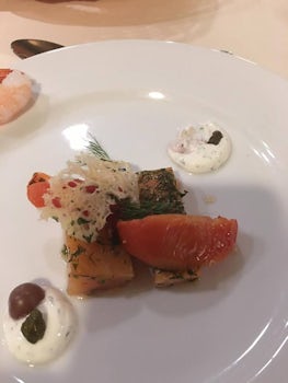 Smoked salmon with candied tomatoes