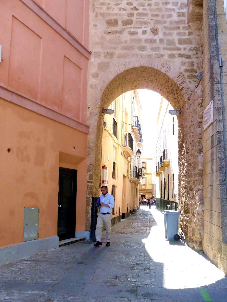 Quaint street - Cadiz