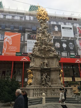 A statue to remember the "Great Plague" in Vienna.