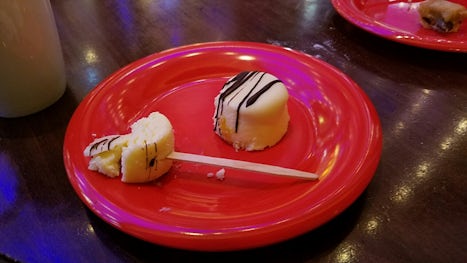 Yummy Cheesecake Pops from the Promenade Café.