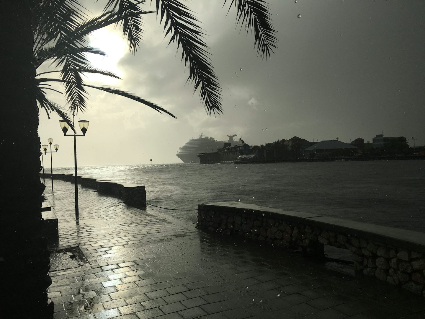 Stormy rainy day in Curaçao as Carnival Vista is in Curaçao