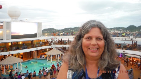 A hot sexy mama selfie of me with the Lido Deck Pit in the background.