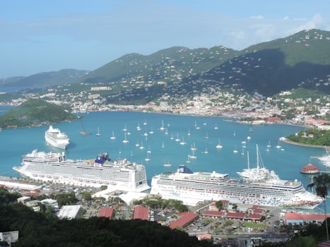 NCL Epic & NCL Gem back to back in St. Thomas with Grandeur of the Seas.