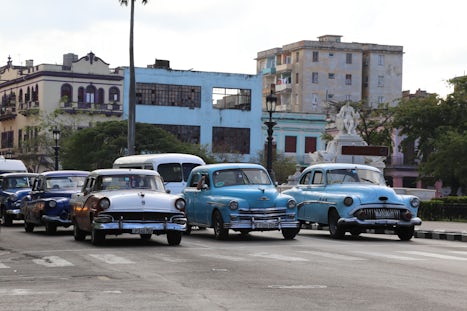 Havana vintage car "race"