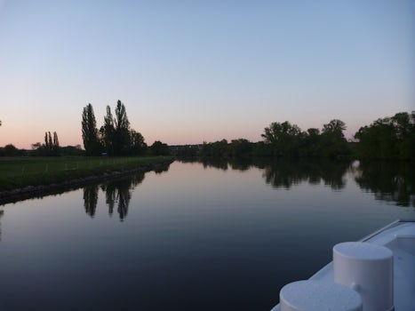 Late evening sailing on the Main River