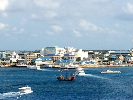 Georgetown, Grand Cayman; pulling in to port