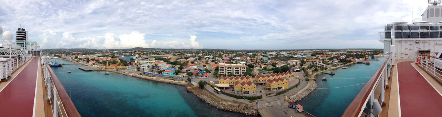 Kralendijk Bonaire -- View from the ship