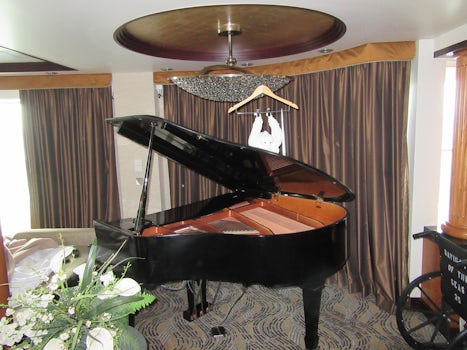 Royal suite piano