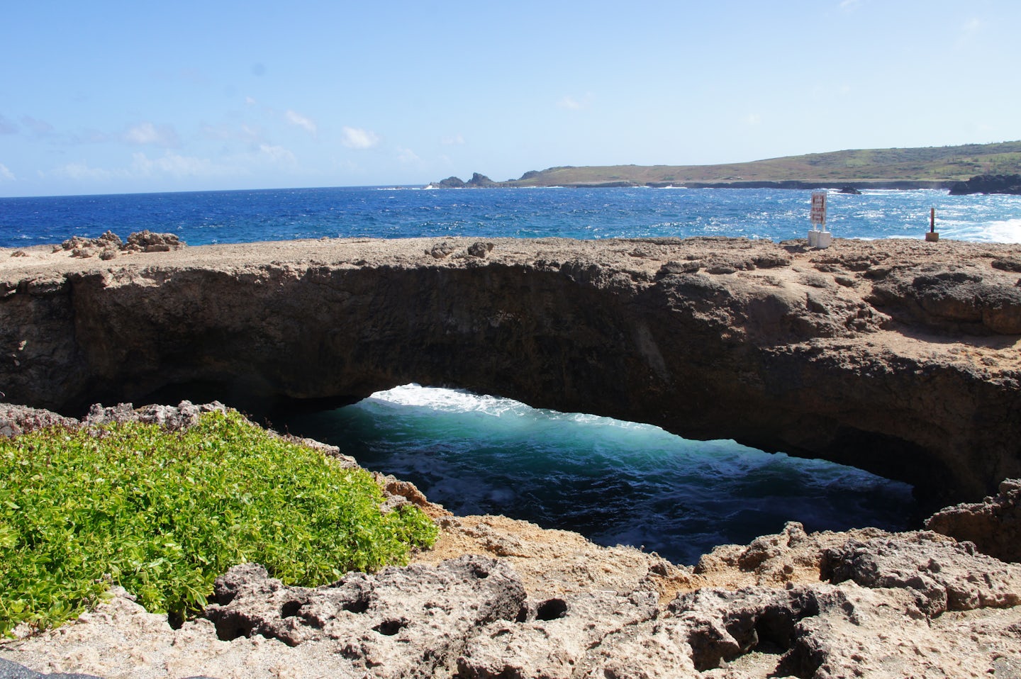 Natural Bridge, part of the Sea and See Island Tour in Aruba.