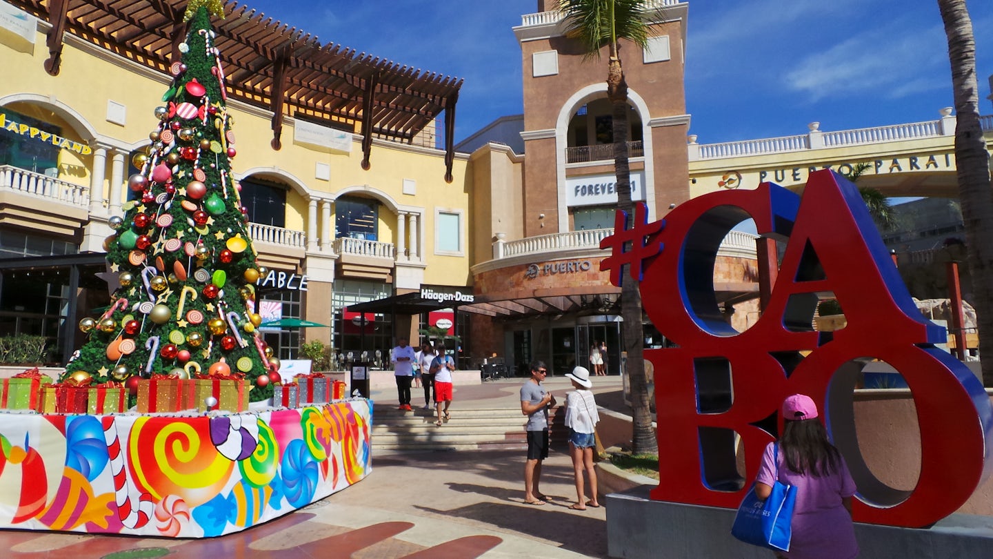 Puerto Paraiso Shopping Mall, Cabo San Lucas, Mexico.