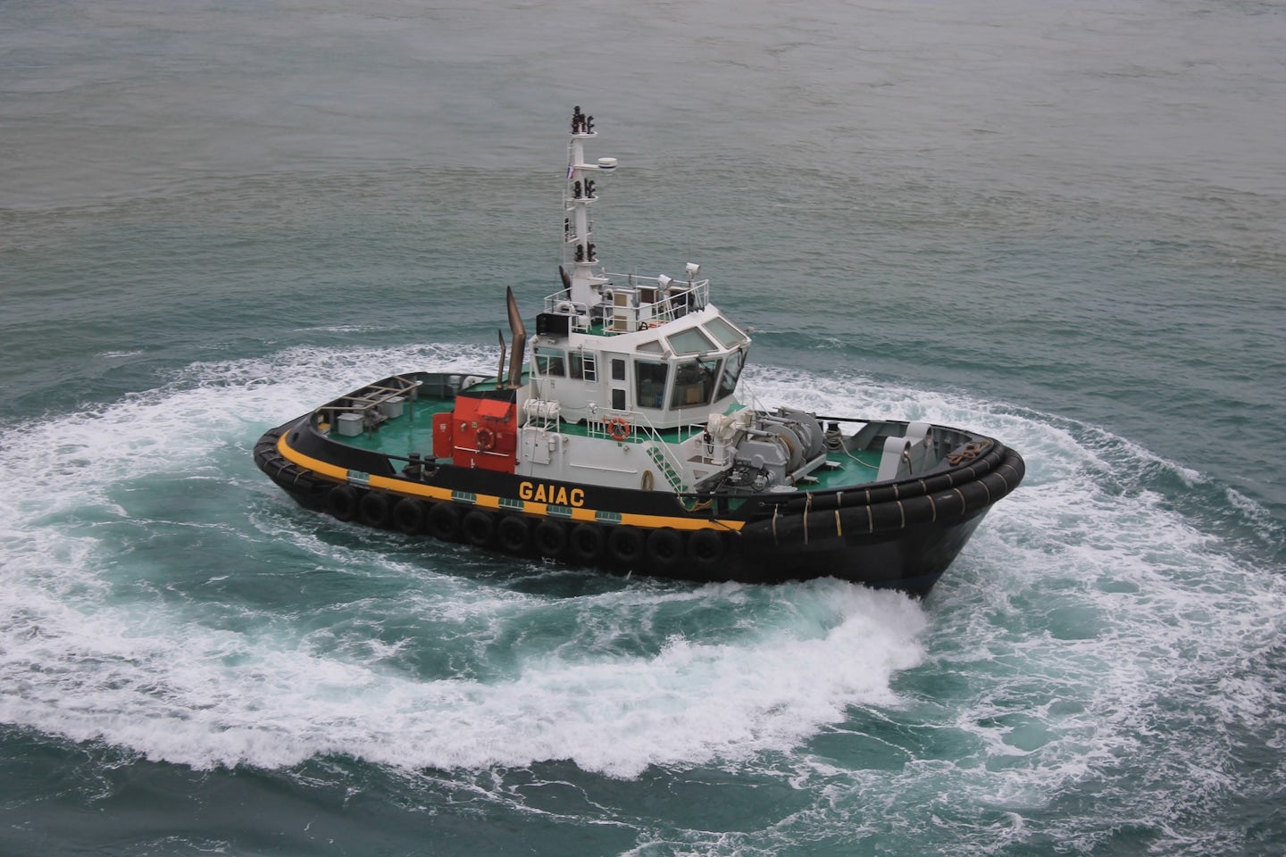 Tug boat doing 360's saying goodbye at Nomea