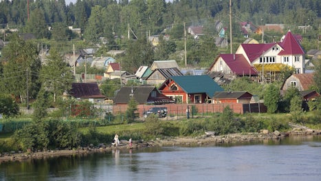 Life along the rivers with dachas and vegetable gardens everywhere.