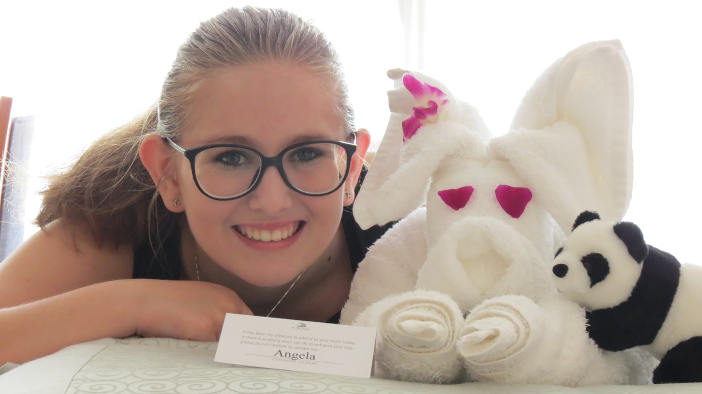 Emma with the pig made of towels by our room steward.