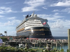 Disney Ship @ Castway Cay