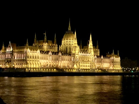 Entering Budapest at night was truly one of the most gorgeous sites I'v