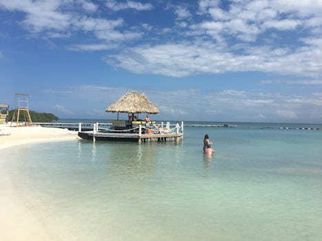 Tranquil starfish island off Belize