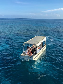 Glass bottomed boat on Escape Reef