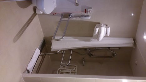 Princess Suite - accessible bathroom