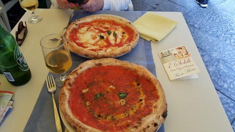 Pizza in Napoli!!! BEST EVER!!!