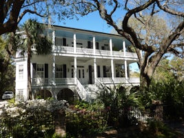 An example of the many old southern homes you will see on the trip