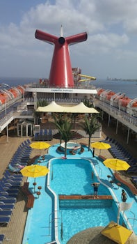 Carnival Fantasy - View of Lido deck pool from Sports deck
