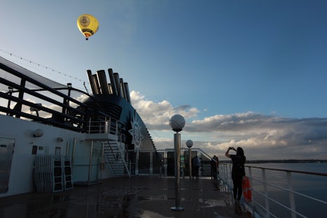 Leaving Kiel underneath a hot balloon on a great day.