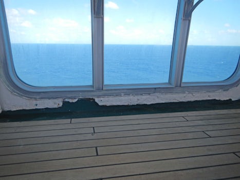 Serious corrosion issues on Deck 12 (Pool Deck) do not seem to be deserving