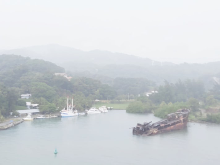 Cool Shipwreck in Mahogany Bay Port 