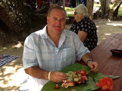 Fresh Crab, cooked and prepared on a Banana leaf, along with fresh Lime wed