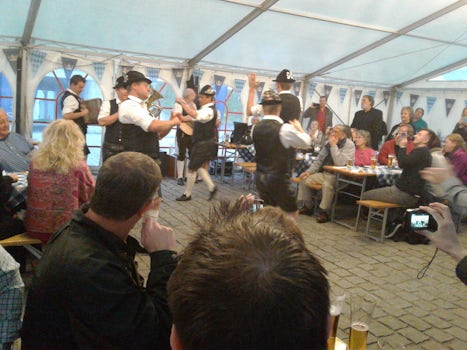 Bavaria Festival in the Vilshofen port to welcome us.