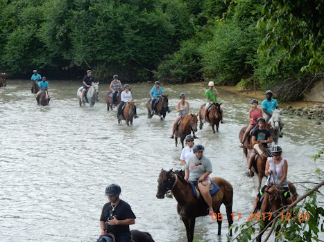 People getting back from the trail ride