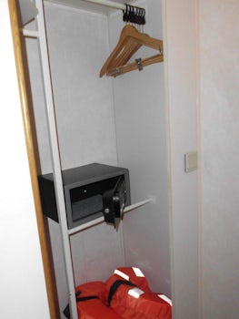 Room 4077 closet with safe