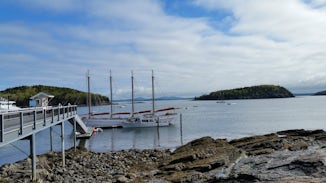 Bar Harbor Maine walk along the shoreline