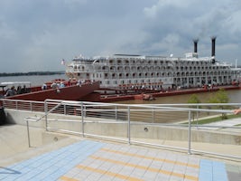 American Queen at Memphis dock
