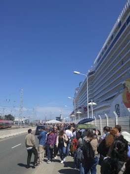 The line in Wandermunde to get back on the ship