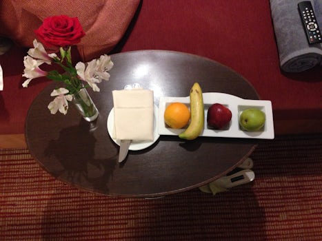Fruit and flowers included with Concierge cabin