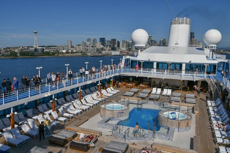 Seattle sail-away view of pool deck and band